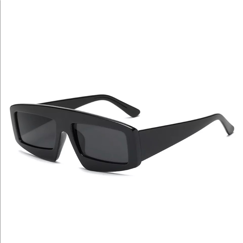 Skywalking” Retro Chic Sunnies